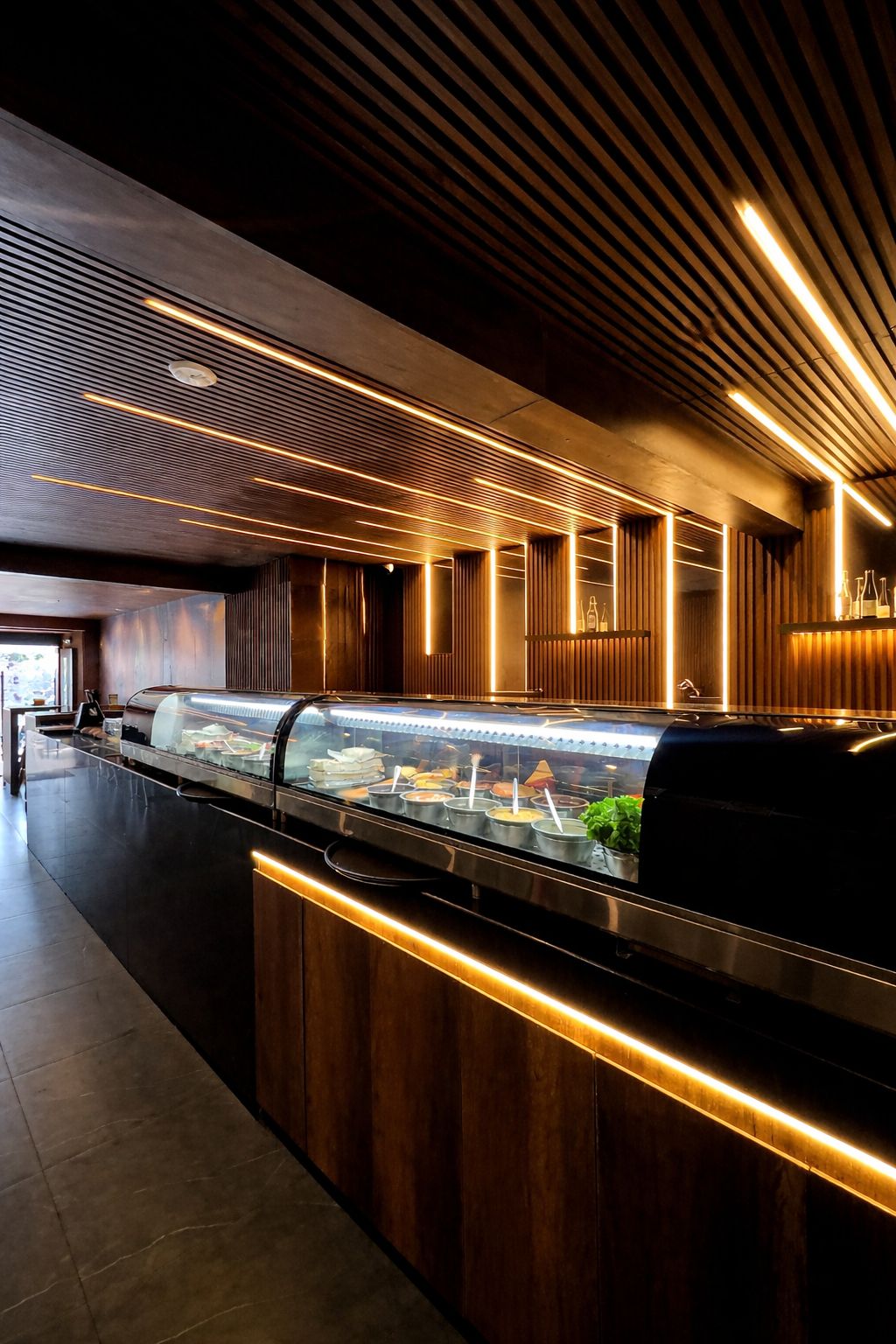 Barra de sushi con iluminación lineal
