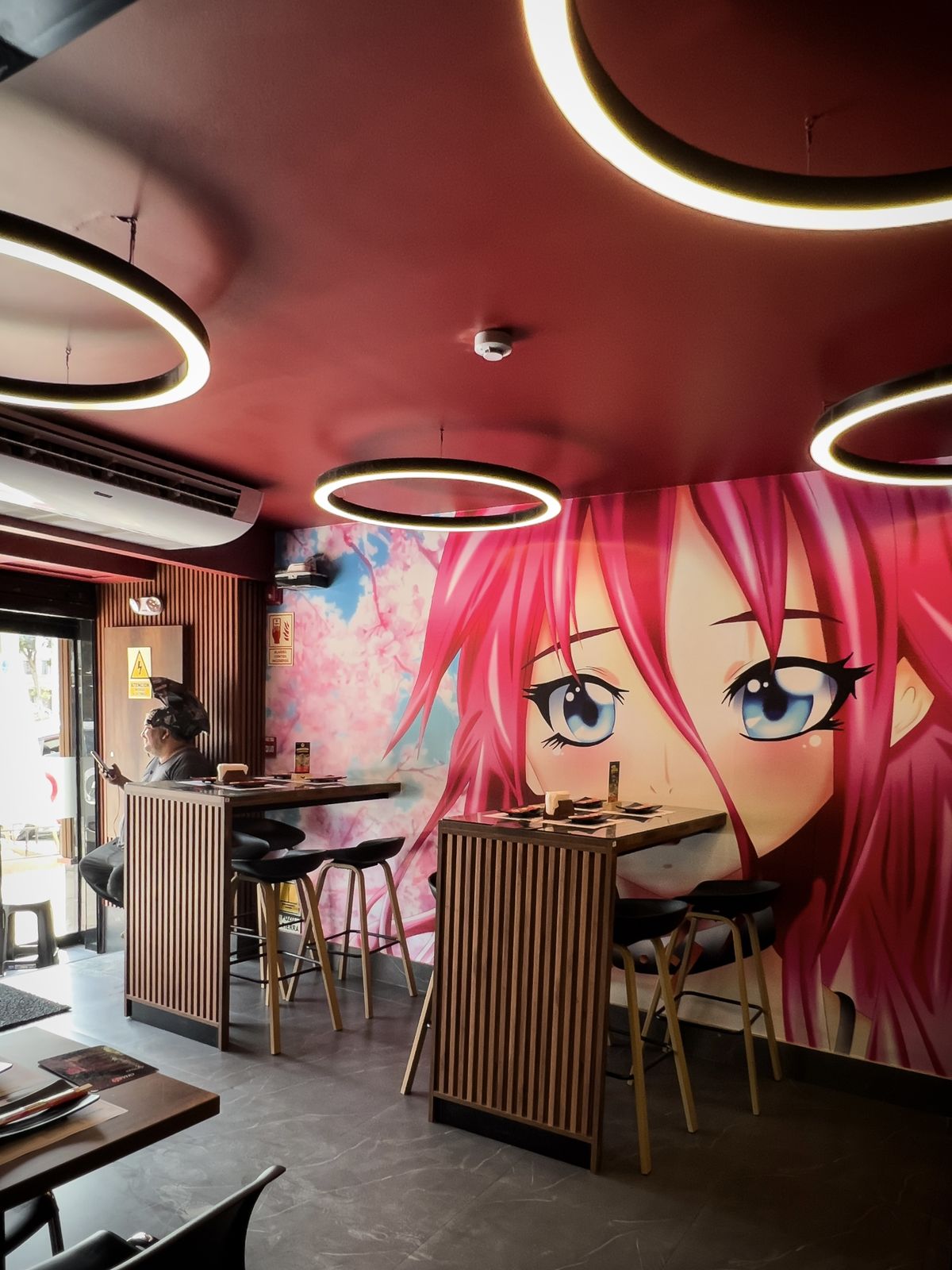 Mural manga a color con anillos de luz