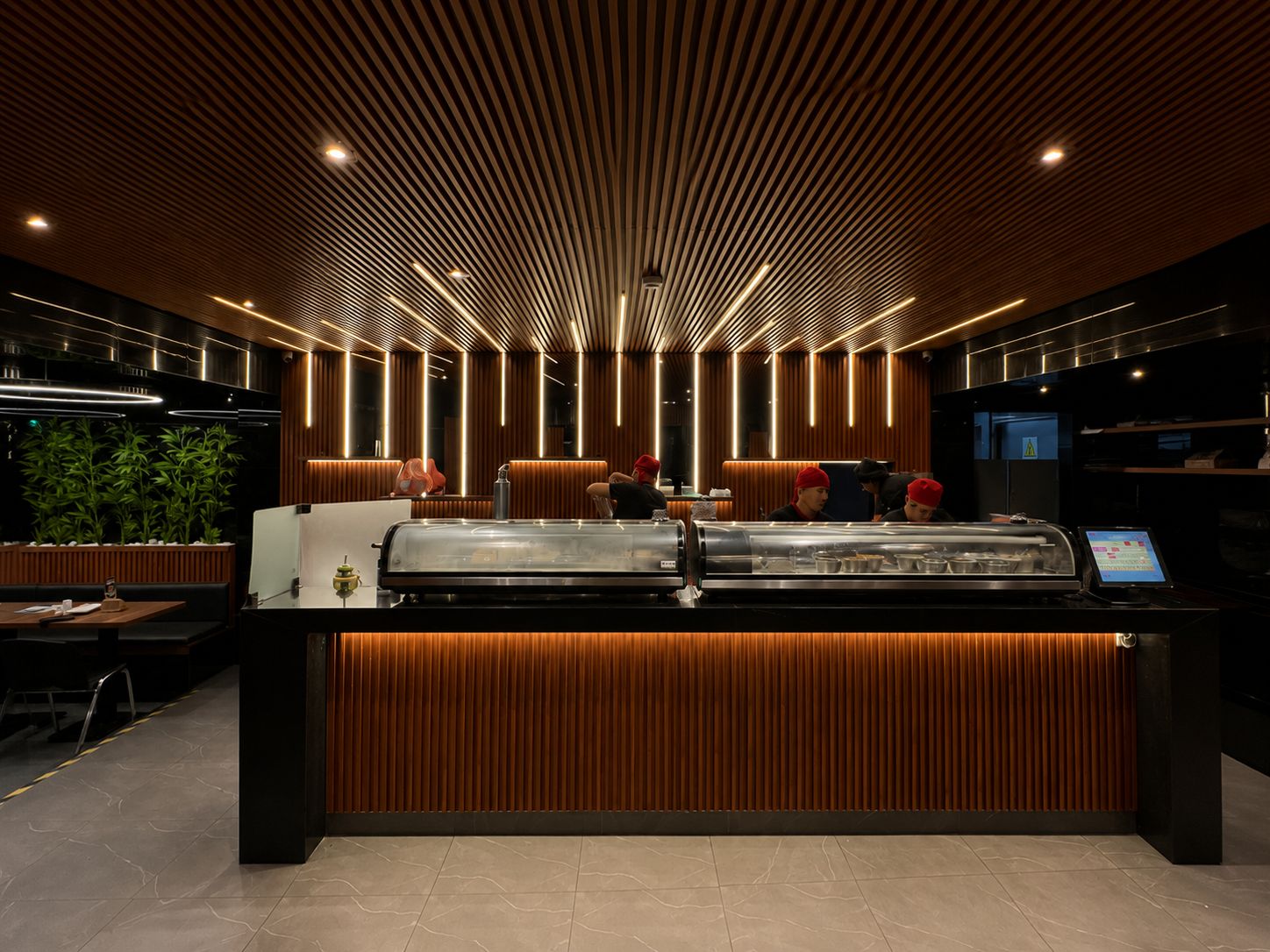 Barra de sushi con listones verticales iluminados